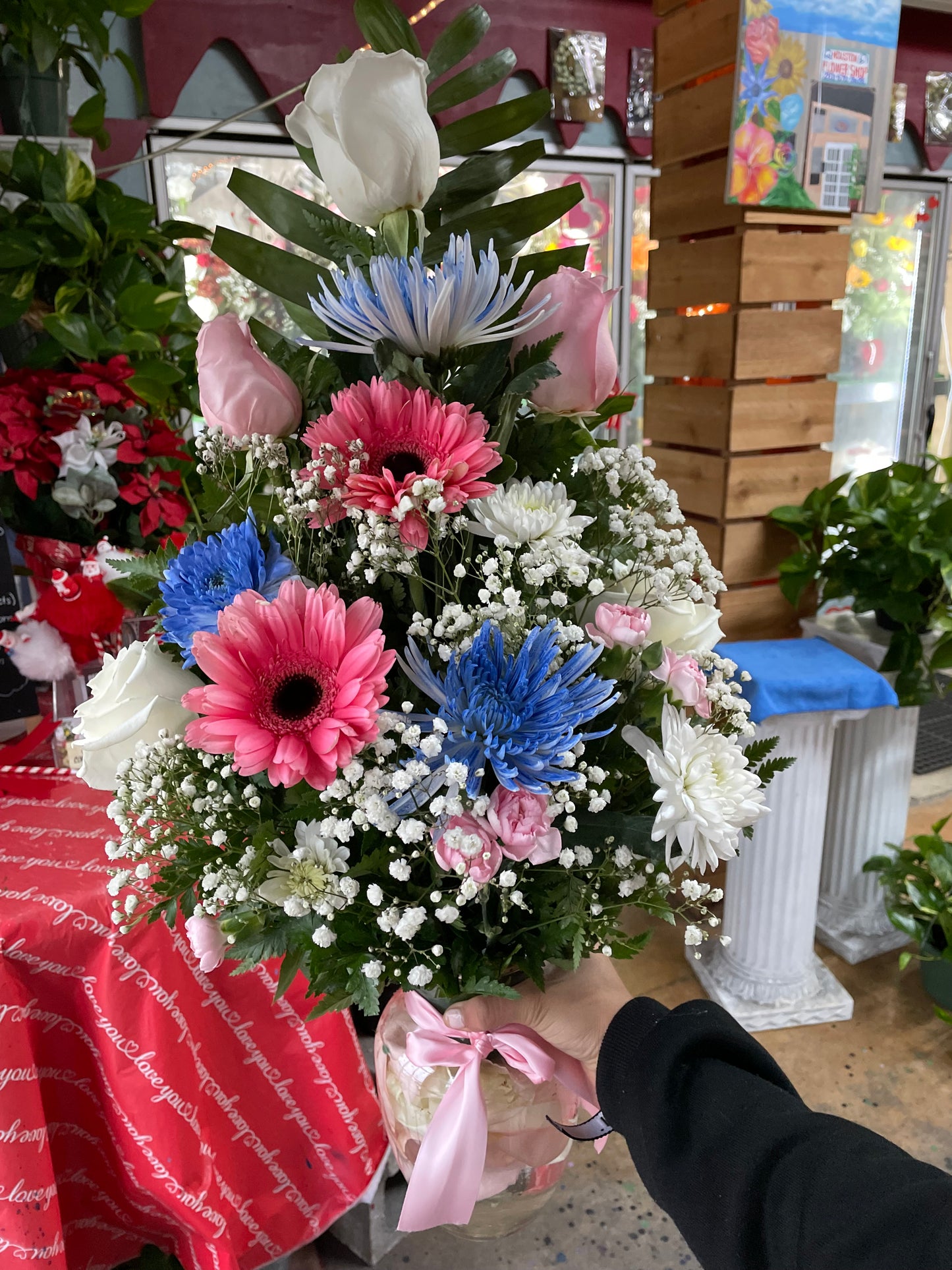 Gender reveal arrangement