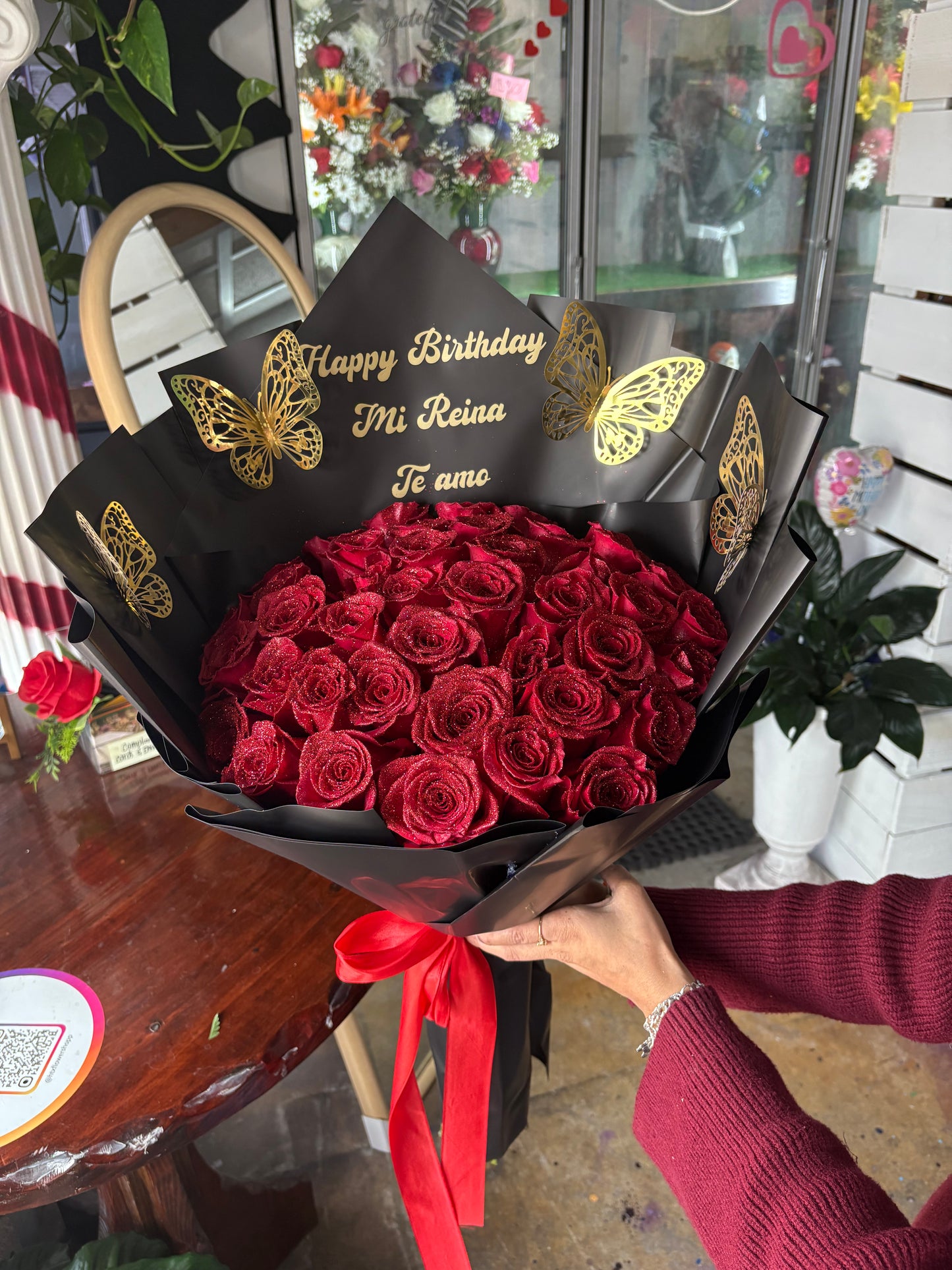 36 red glitter roses