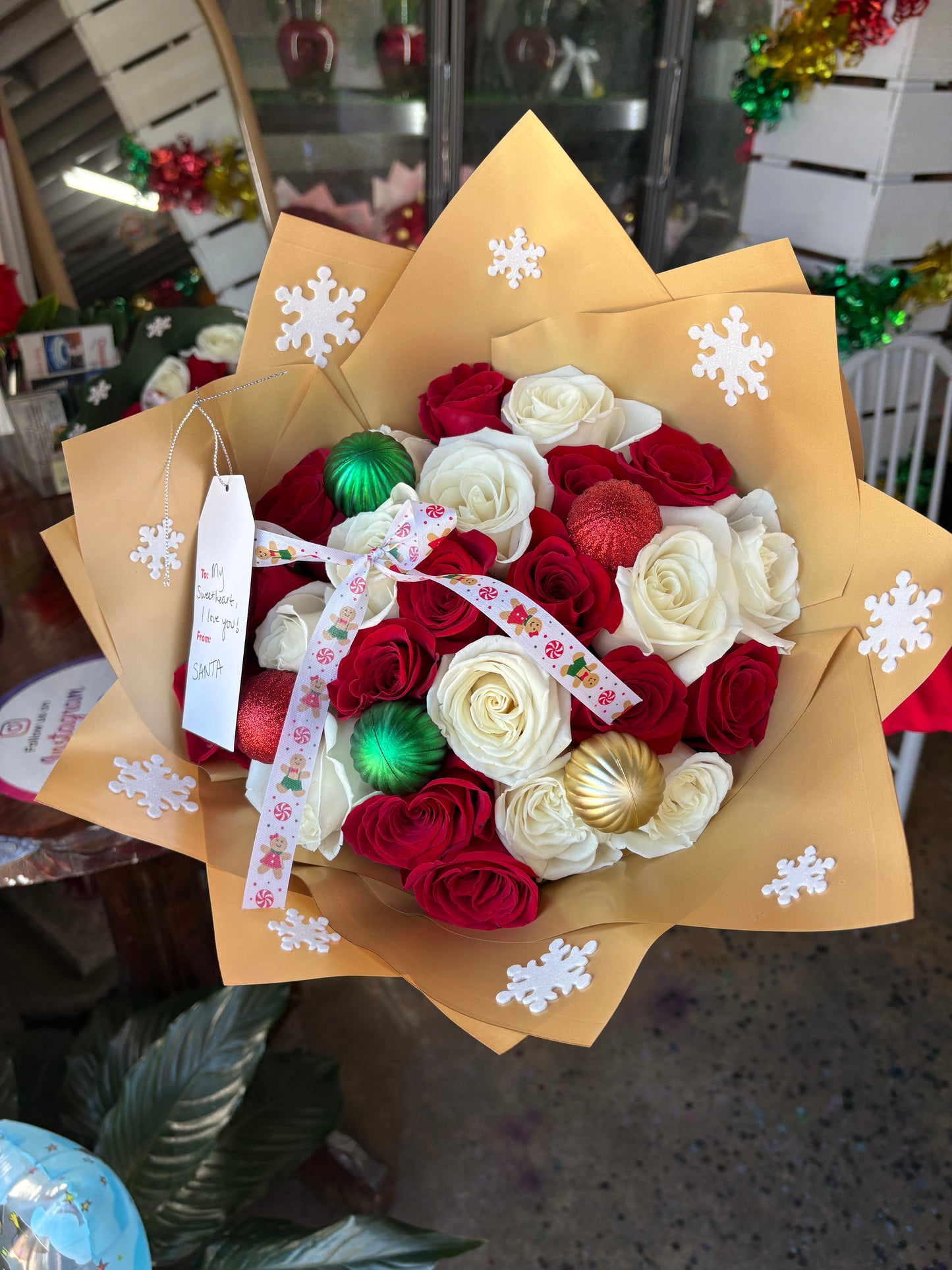 24 gold Christmas bouquets