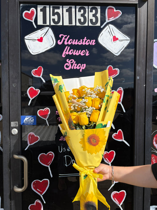 12 yellow rose flat bouquet