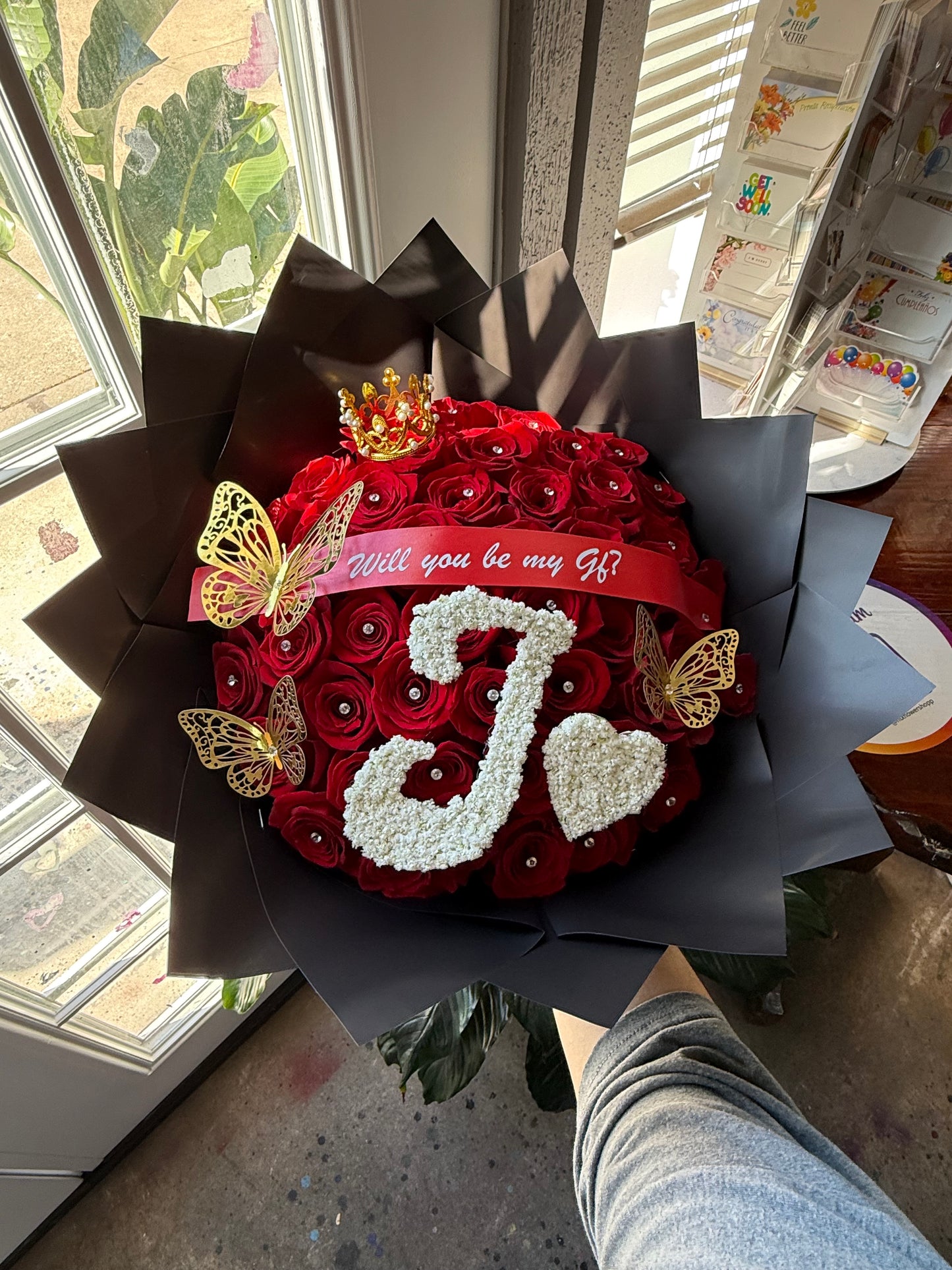 50 red roses + baby bre letter