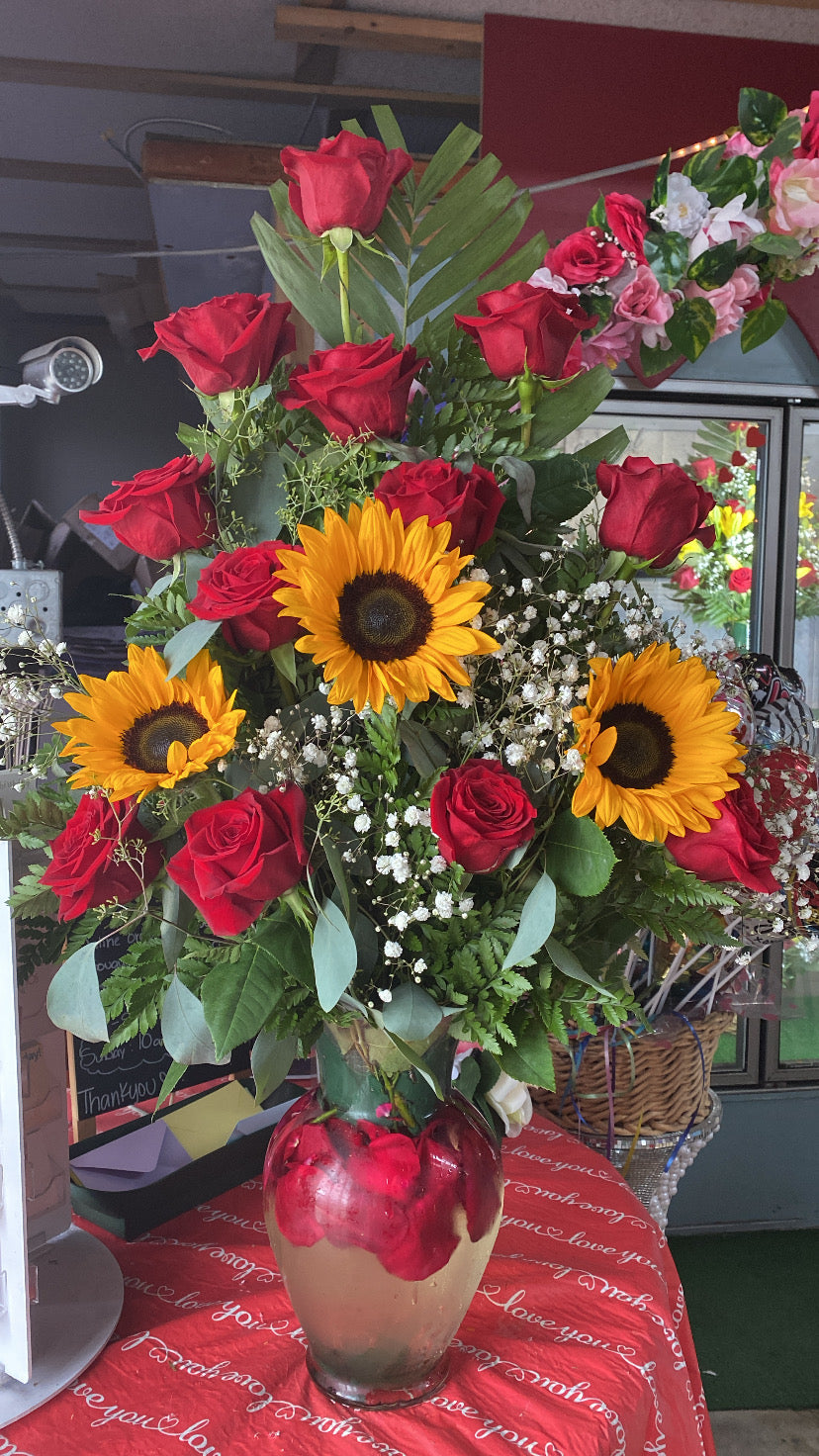 Red rose w 3 sunflowers